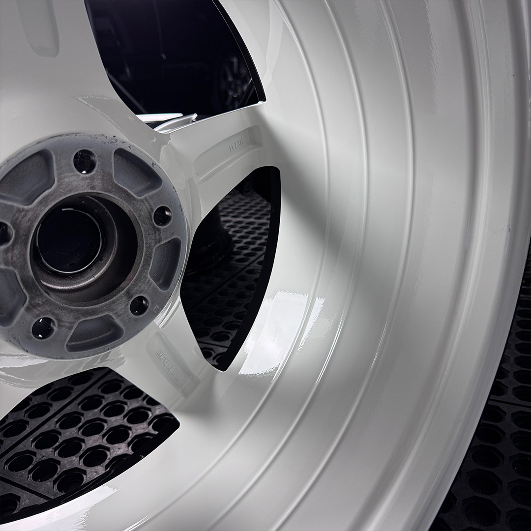 20 inch spun forged five in gloss black with white windows for s197, s550 and s650 ford mustangs