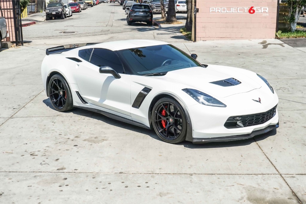 Arctic white C7 Chevy Corvette Z06 gets winning wheel combination with  Gloss Black Project 6GR 10-TEN