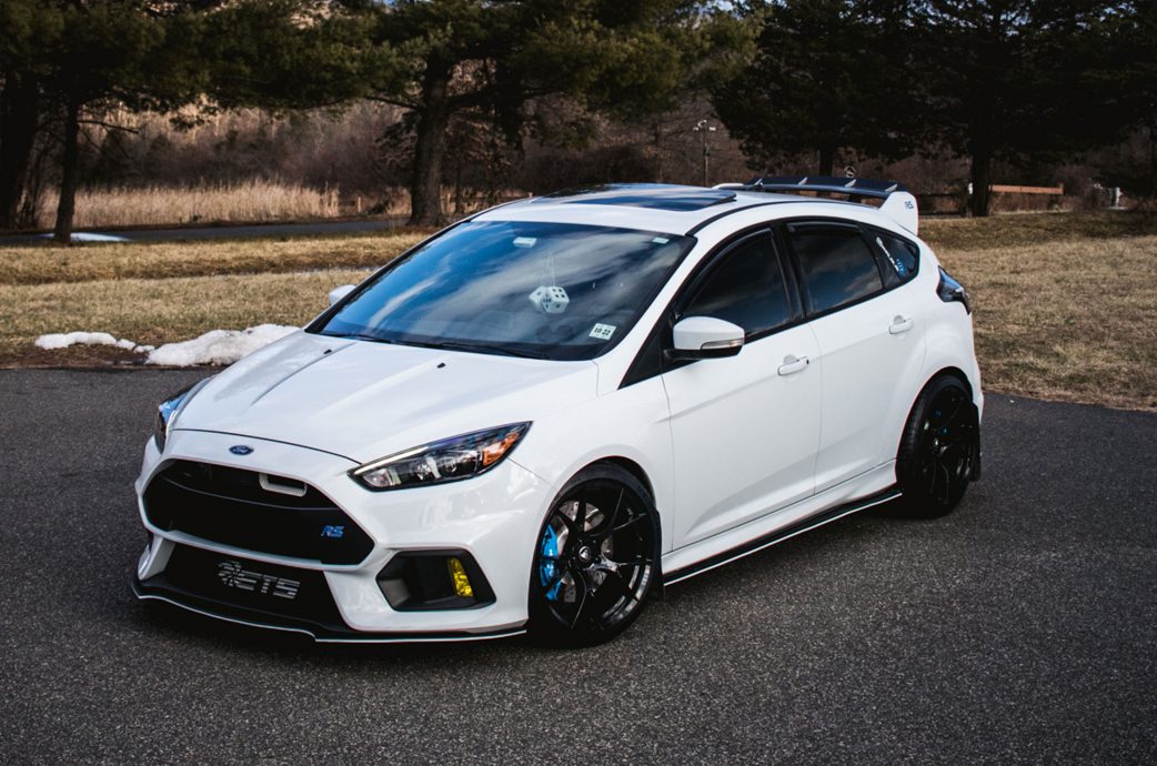 White Ford Focus sporting the Project 6GR 10-TEN wheels RS-SPEC