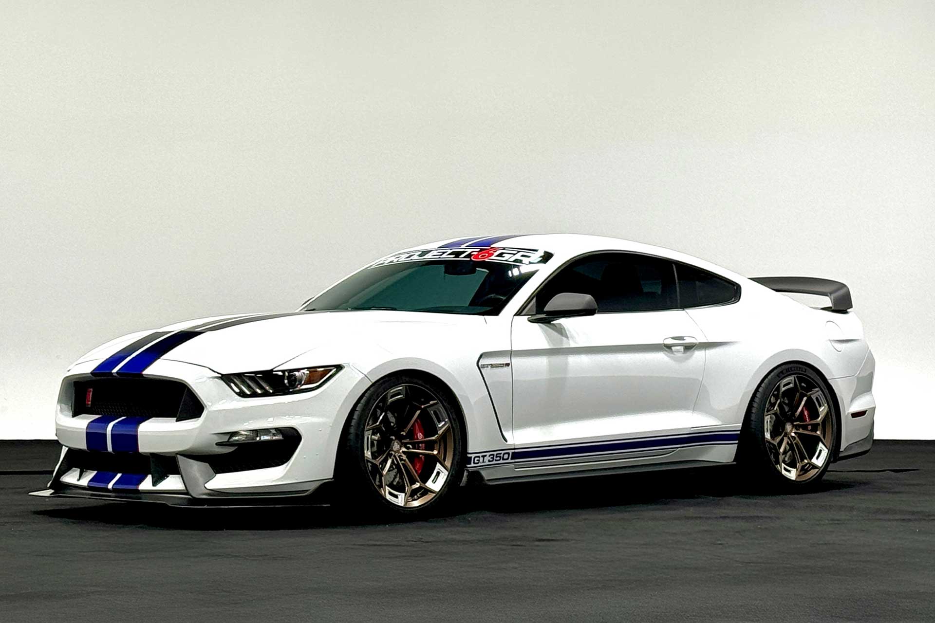 oxford white with blue stripe s550 ford mustang shelby gt350r with project 6gr ten d wheels