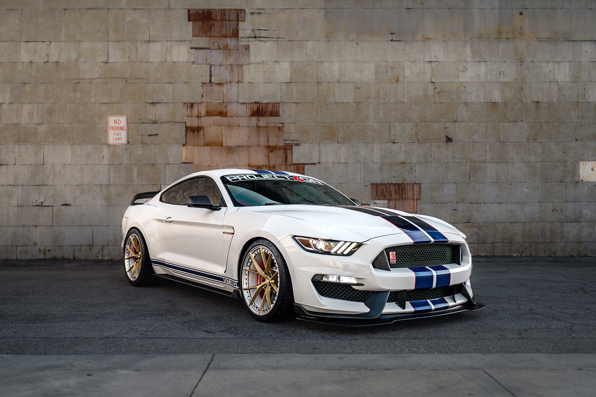 oxford white s550 ford mustang shelby gt350r with two piece forged project 6gr ten r wheels in gold finish