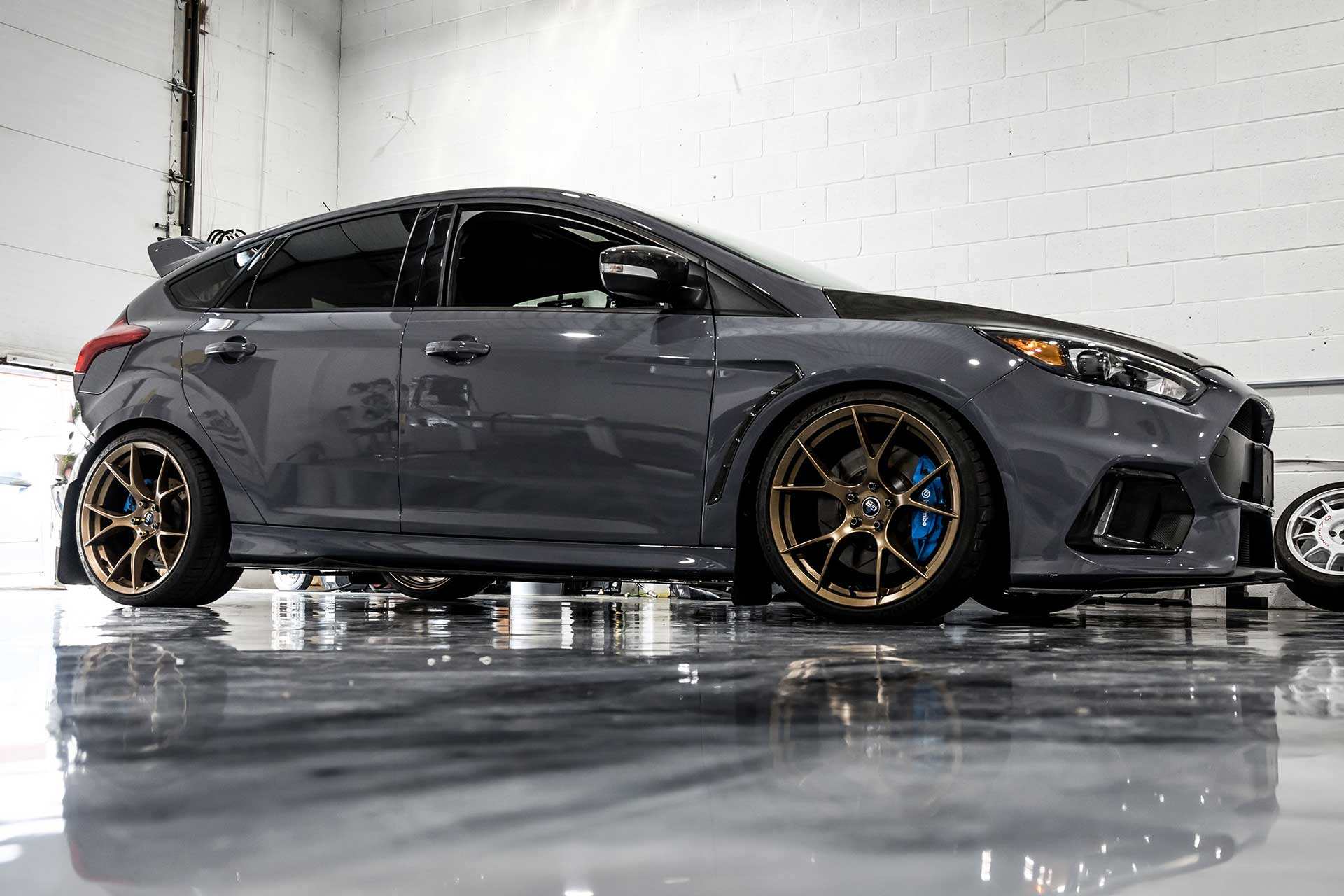stealth gray ford focus rs with brushed bronze project 6gr ten wheels